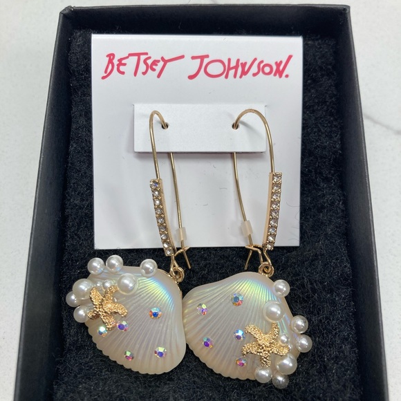 Betsey Johnson Jewelry - NWT Betsy Johnson Seashell Earrings